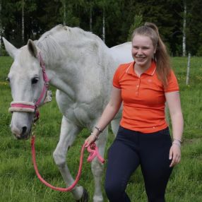 Siiri, Babysitter in Ylämylly