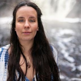 Eeva, Perhe kaupungissa Fiskari