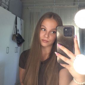 Lotta, Lastenhoitaja kaupungissa Hamina
