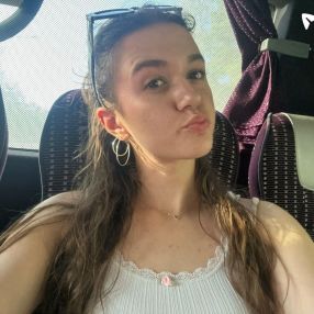 Vanesa, Lastenhoitaja kaupungissa Aura