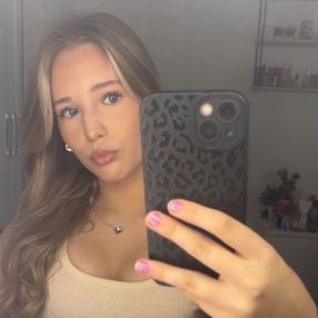 Enni, Lastenhoitaja kaupungissa Hamina