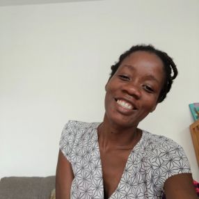 Sandrine, Lastenhoitaja kaupungissa Turku