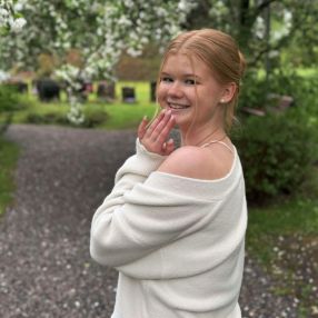 Alina, Lastenhoitaja kaupungissa Nousiainen