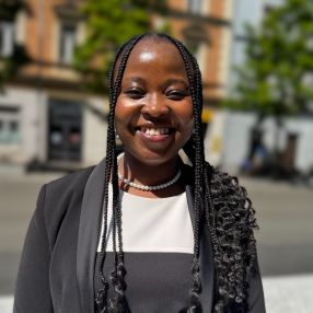 Gloria, Babysitter in Pori
