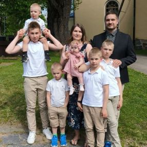 Aino, Perhe kaupungissa Pirkkala