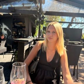 Ella, Lastenhoitaja kaupungissa Parainen