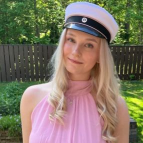 Sini, Lastenhoitaja kaupungissa Kotka