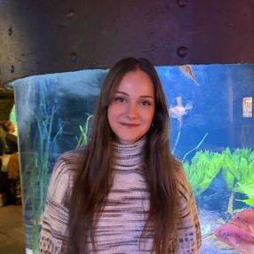 Emilija, Lastenhoitaja kaupungissa Hamina