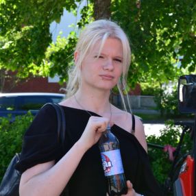 Emilia, Lastenhoitaja kaupungissa Savikulma