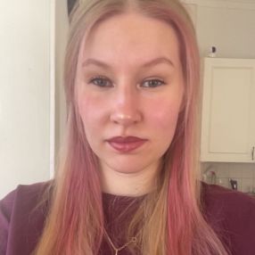 Minea, Lastenhoitaja kaupungissa Hanko