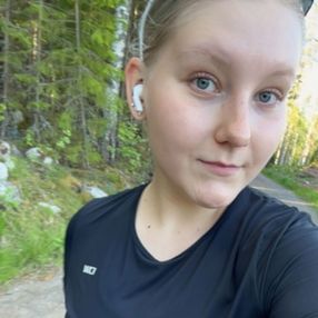 Nora, Lastenhoitaja kaupungissa Heinola