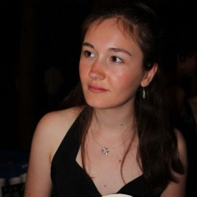 Naomi, Babysitter à Meudon