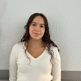 Valonia, Babysitter à Talence