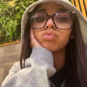Kaylia, Babysitter à Cannes