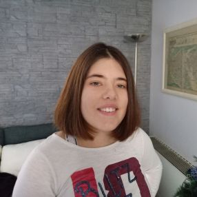 Emma, Babysitter à Montluçon