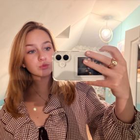 Romane, Babysitter in Chartres