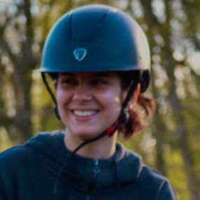 Emma, Babysitter à Cergy