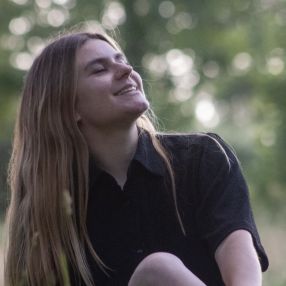 Lillyrose, Babysitter à Pau