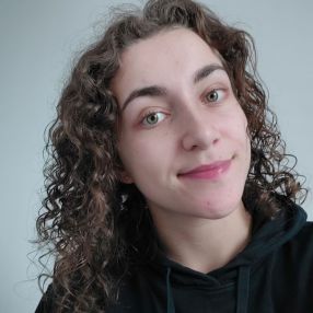 Alix, Babysitter à Montilliers