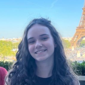 Lola, Babysitter à Versailles