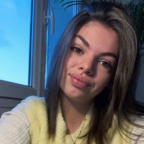 Chloe, Babysitter à Valence