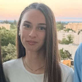 Jade, Babysitter à Pau