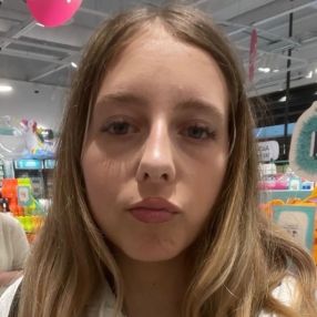 Clotilde, Babysitter in Cambrai