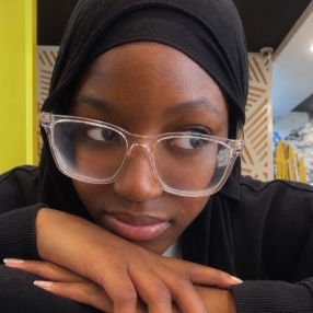 Abi, Babysitter à Aubervilliers