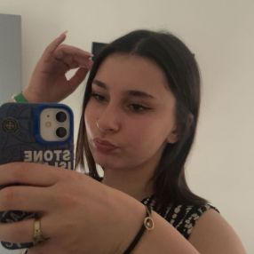 Alizée, Babysitter à Arras