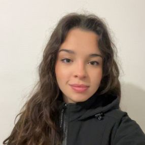 Chloé, Babysitter in Évreux