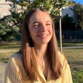 Emmy, Babysitter à Draguignan