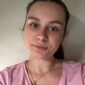 Emma, Babysitter à Malguénac