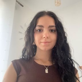 Ariana, Babysitter à Toulouse