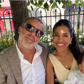 Flor, Family in Paris