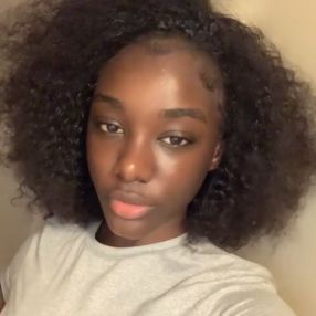 Manelle, Babysitter à Corbeil-Essonnes