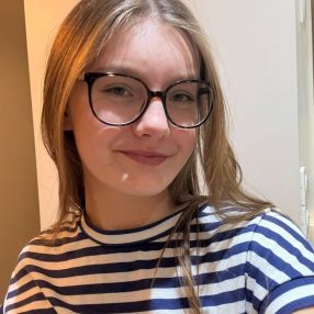 Lili, Babysitter à Lorient