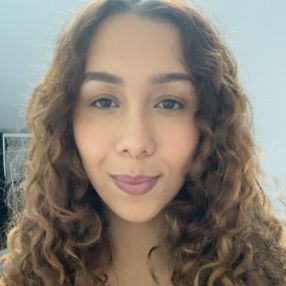 Ines, Babysitter à Poissy