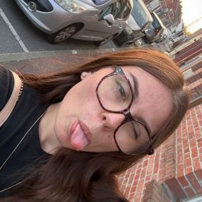 Eva, Babysitter à Douai