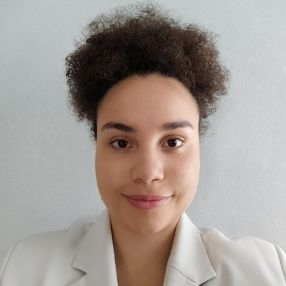 Lana, Babysitter à Créteil