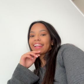 Kassandra, Babysitter à Poissy
