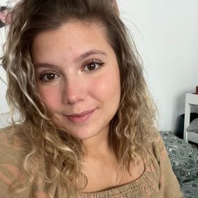 Ermeline, Babysitter in Caen