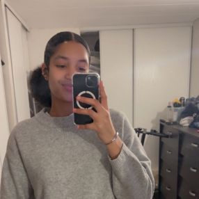 Laura, Babysitter in Meudon