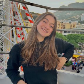 Eva, Babysitter à Tarbes