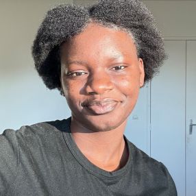 Emmanuelle, Babysitter à Cergy