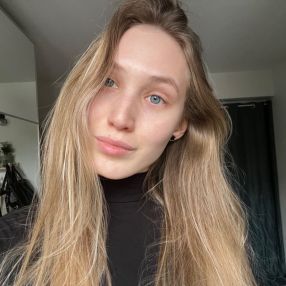 Азалия, Babysitter à Paris