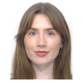 Xhensila, Babysitter in Paris