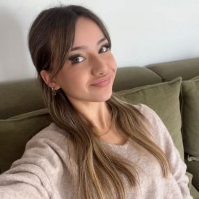 Elyne, Babysitter in Marseille