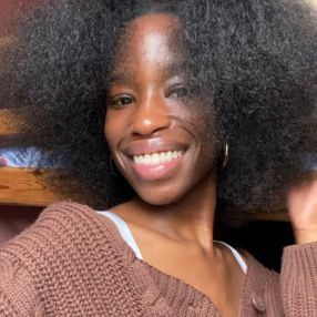 Louange, Babysitter à Villejuif