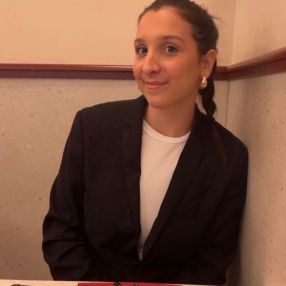 Léna, Babysitter in Le Muy