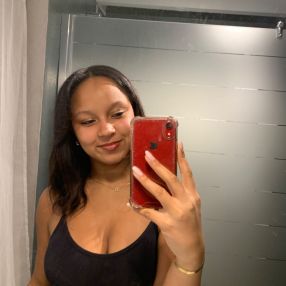 Norah, Babysitter à Vannes